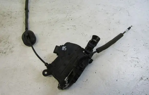 Renault Captur Front door lock 805031332R