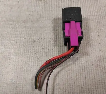 Volkswagen Golf IV Other relay 95VW10K705CA