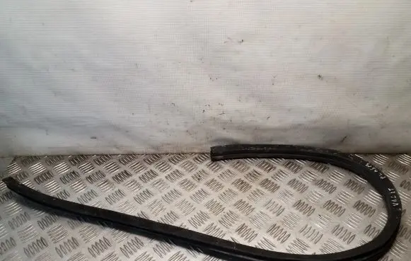 Jeep Grand Cherokee (WK) Engine compartment rubber 