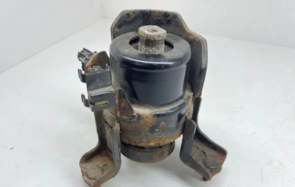 Lexus RX 330 - 350 - 400H Engine mount bracket