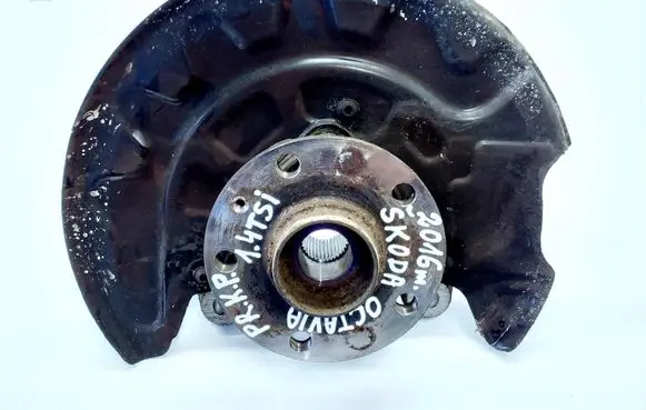 Front wheel hub