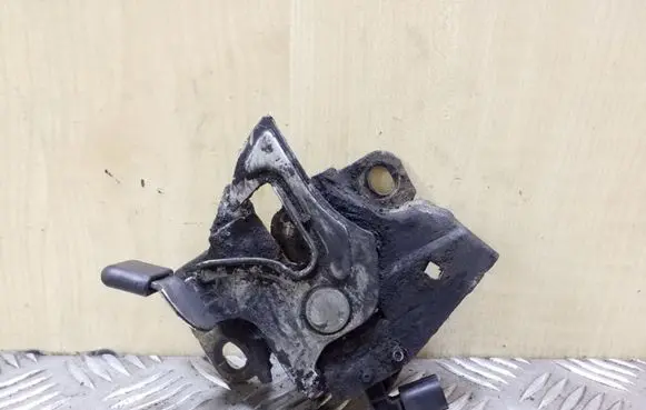 Engine bonnet/hood lock/catch