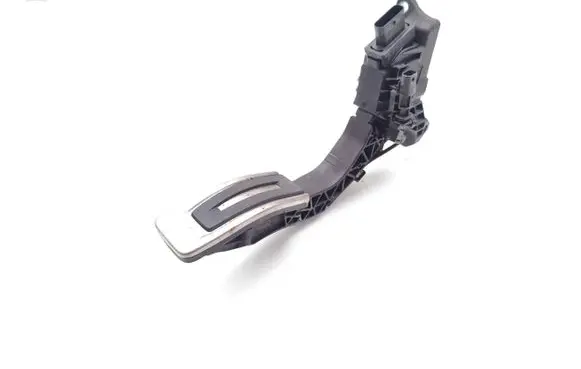 Accelerator throttle pedal