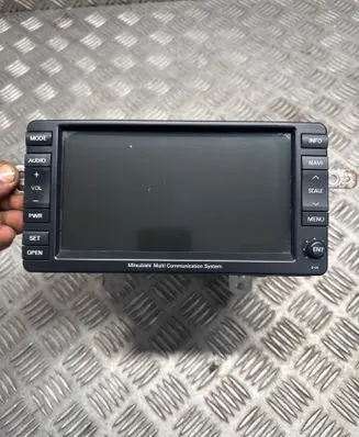 Mitsubishi Shogun Radio/CD/DVD/GPS head unit 8750A070 69010002