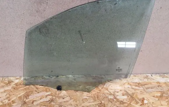 Peugeot 208 Front door window glass four-door