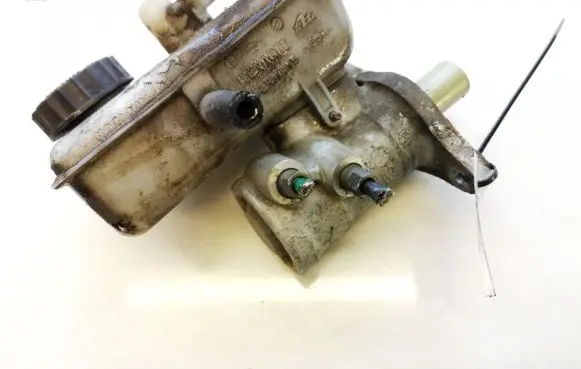 Master brake cylinder