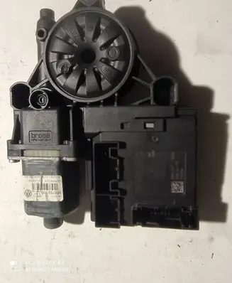 Volkswagen PASSAT B6 Front door window regulator motor 3C0959792C