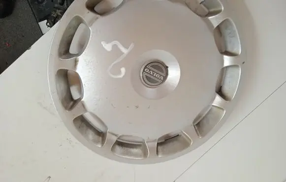 Volvo S70 V70 V70 XC R16 wheel hub/cap/trim 30714561