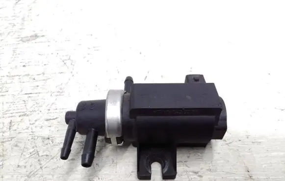 Volkswagen PASSAT B5 Turbo solenoid valve 72190344