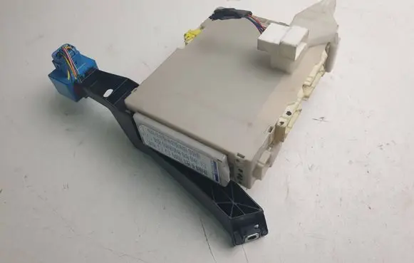 Toyota Auris 150 Fuse box set 8273012170 21220W 0G190407