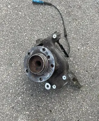 BMW 5 E60 E61 Front wheel hub 6760953