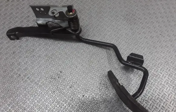 Suzuki Grand Vitara I Accelerator throttle pedal