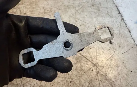 BMW 7 G11 G12 Fuel Injector clamp holder 7599878