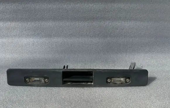 Volvo XC90 Trunk door license plate light bar 30699743