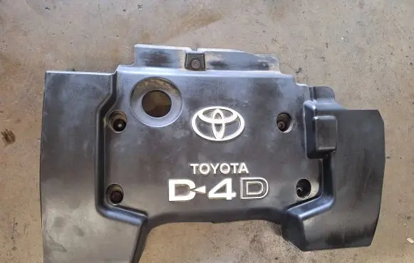 Toyota Avensis T250 Engine cover (trim)