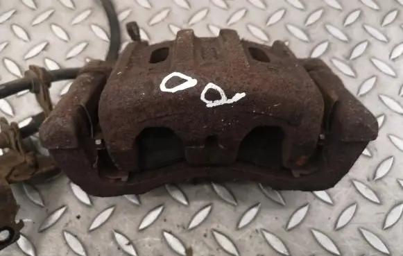Mitsubishi Outlander Front brake caliper