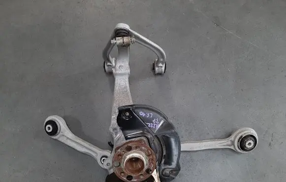 Mercedes-Benz S W222 Front wheel hub spindle knuckle A2223305201