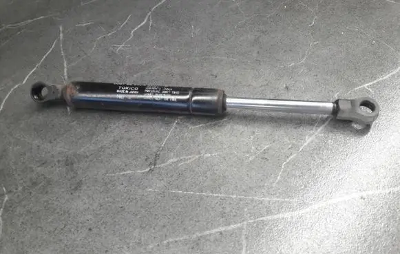 Mazda 121 SM Tailgate strut d06I59640a
