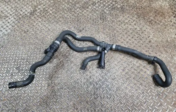 Volvo XC40 Engine coolant pipe/hose 32222092 32222093