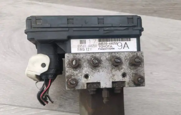 Toyota Avensis Verso ABS Pump 8954144050 4451044050 EAQ2410256