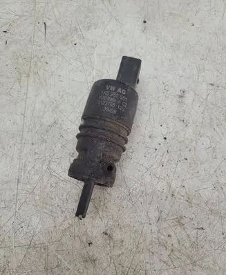 Volkswagen PASSAT B6 Windshield washer spray nozzle 1K5955651