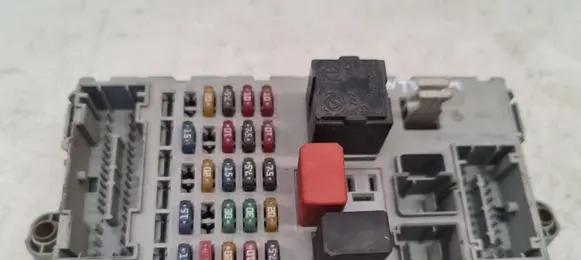 Fiat Punto (188) Fuse module 51735170NPL 46552681CPL