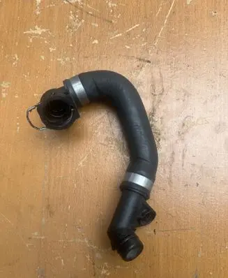 Engine coolant pipe/hose