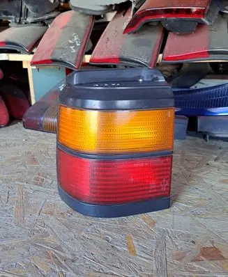Volkswagen PASSAT B3 Rear/tail lights 333945111