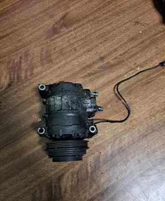 Audi A8 S8 D2 4D Air conditioning (A/C) compressor (pump) 4B0260805C