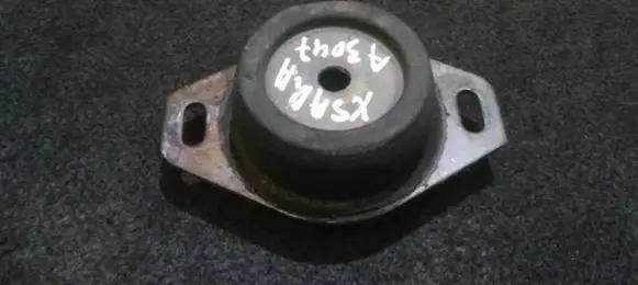 Citroen Xsara Engine mount bracket