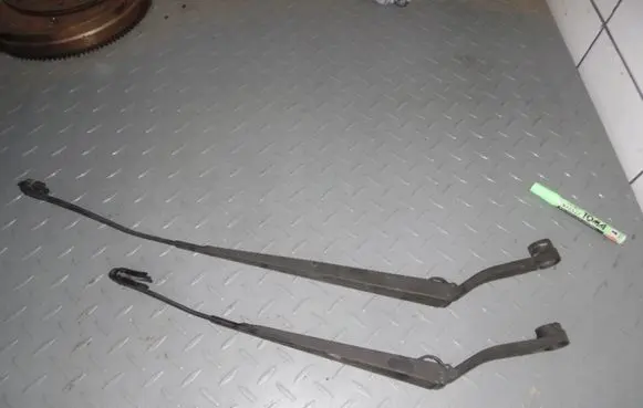 KIA Sorento Front wiper blade arm