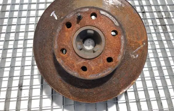 Iveco Daily 6th gen Front wheel hub spindle knuckle