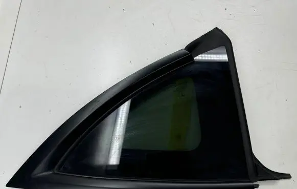 Tesla Model Y Rear side window 162116200B