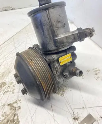Mercedes-Benz E W124 Power steering pump 1244600880