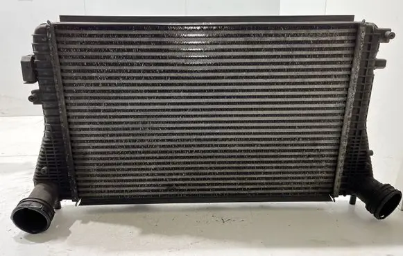 Audi A3 S3 8P Intercooler radiator 1K0145803A B5896 0487975