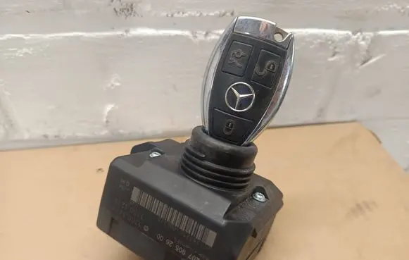 Mercedes-Benz E C207 W207 Ignition lock A2079052600 33003217 33003219