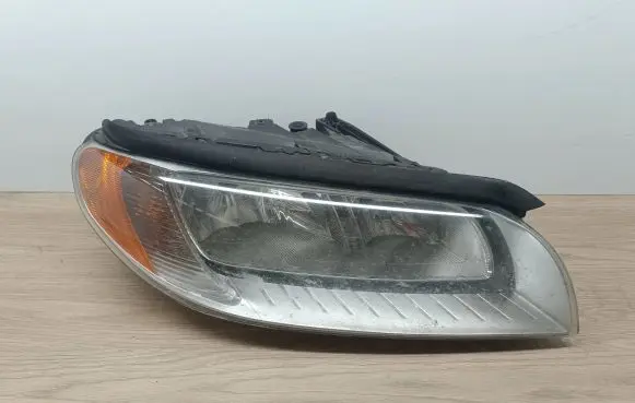 Volvo V70 Headlight/headlamp 31214354