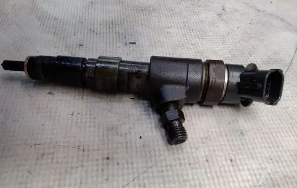 Ford Fiesta Fuel injector 0445110340