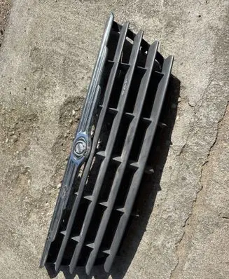 Chrysler Voyager Front bumper upper radiator grill 802500002 04857960 04857960AA