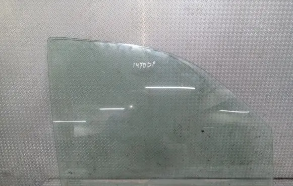 Dodge Durango Front door window glass four-door