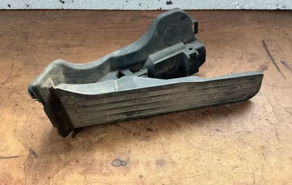 Volkswagen Golf V Accelerator throttle pedal 1K1721503L 6PV00860000