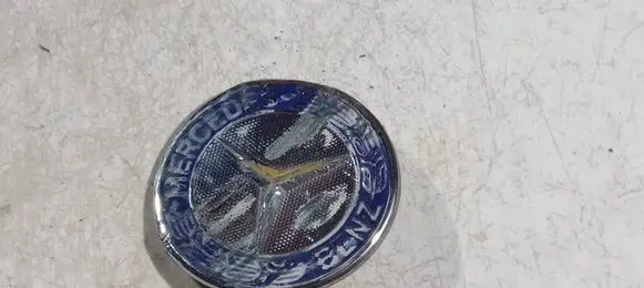 Manufacturer badge logo/emblem