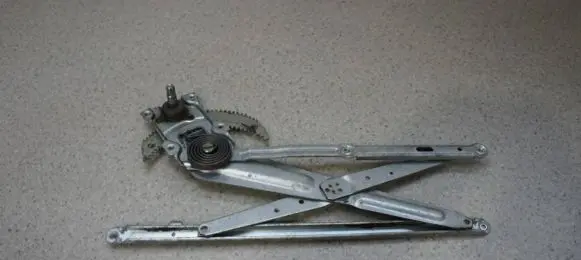 Toyota Hiace (H100) Front door manual window regulator 