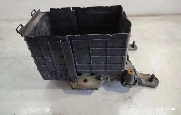 Volkswagen Touran I Battery box tray 1K0915333B