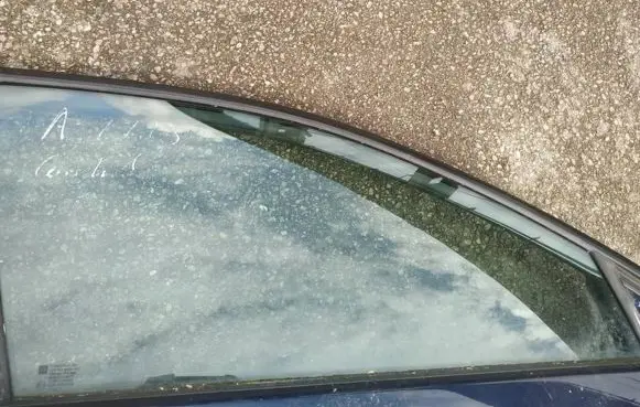 Cadillac CTS Front door window glass four-door