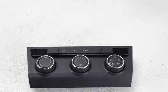 Skoda Superb B8 (3V) Climate control unit 3V0820047R