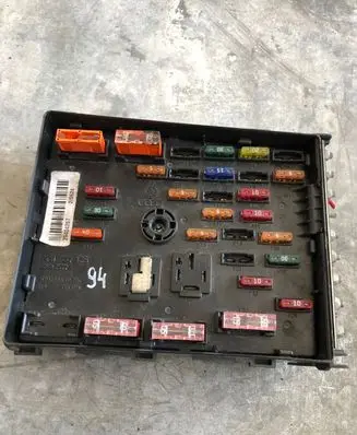 Volkswagen PASSAT B6 Fuse module 3C0937125 3592777
