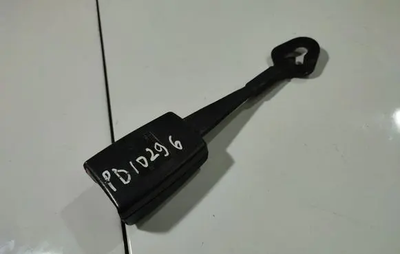 Front seatbelt buckle