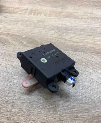 Nissan Qashqai Air flap motor/actuator A24820A3200000 080421A