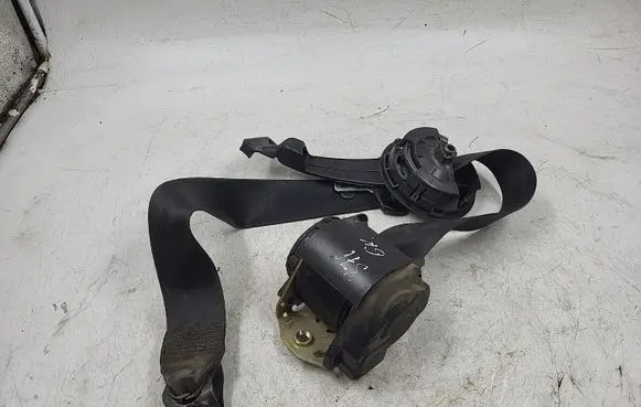 Audi A4 S4 B5 8D Rear seatbelt 